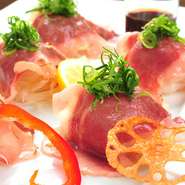 コーネは生でも食べれる鮮度の高いものを使用し、おいしさを増すため、軽く炙っていただきます。