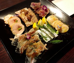 どれもワインにぴったり。『本日の前菜盛り合わせ』