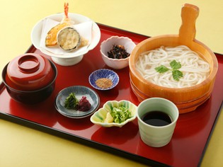 素材本来の良さを引き立てる自家製の「出汁」