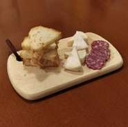 ワインやビール、ハイボールの最初の一皿又は箸休め箸休めに、打って付けです。