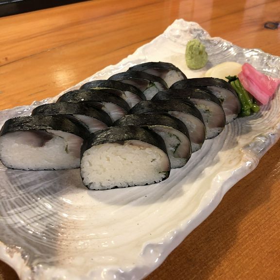 絶妙に〆たサバが美味! 『特製棒さば寿司』