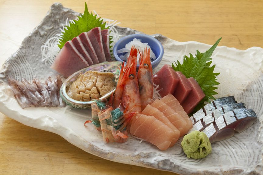 旬の鮮魚を心ゆくまで味わえる『刺し盛り(2人前)』