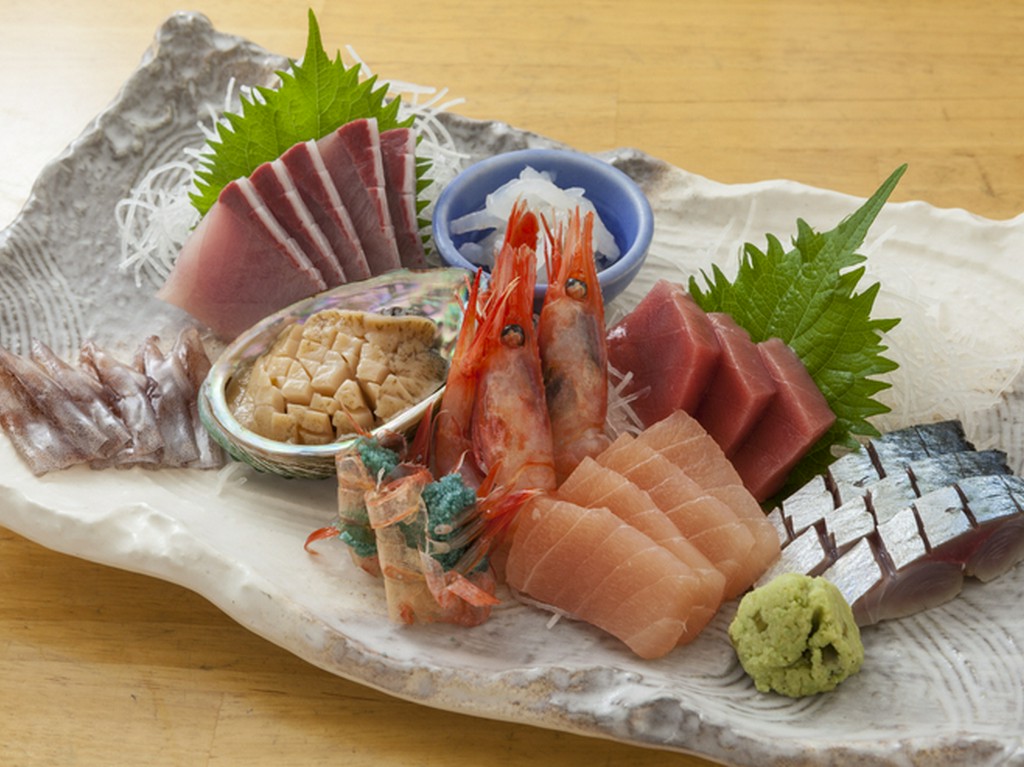 旬の鮮魚を心ゆくまで味わえる『刺し盛り（2人前）』