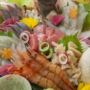 富山の方言で魚の活きが良い事を「きときと」と言う事がありますが、このお店の魚は、まさにきときと。オーナーの厳選した地の魚は鮮度抜群で、その時期ならではの富山の海の幸を楽しめます。