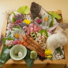 毎朝オーナーが競り落とす厳選の魚でつくる『お造り盛り合わせ　3人前』