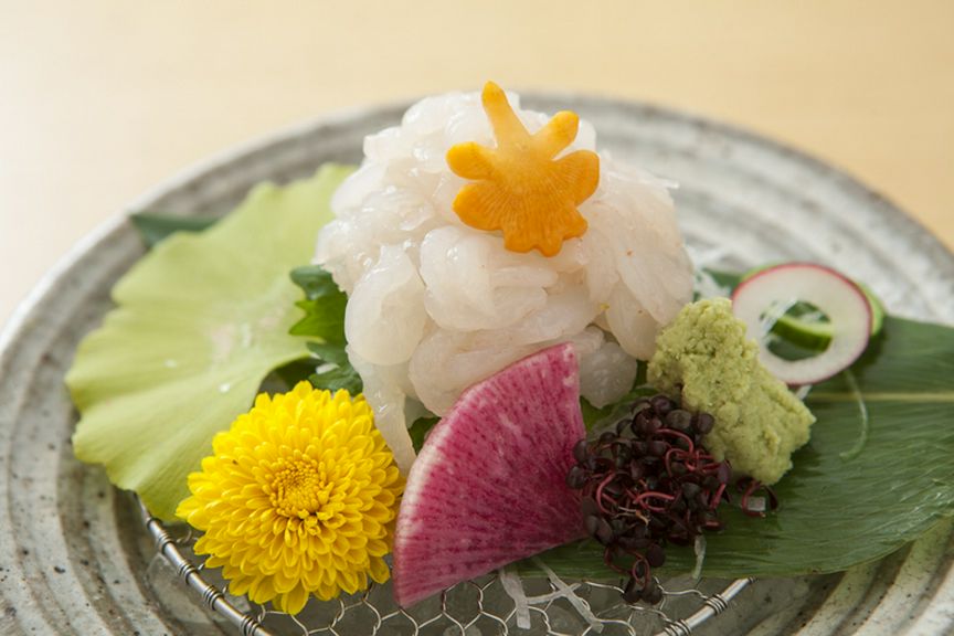 『白えび刺し』は上品な甘みを楽しむことができます