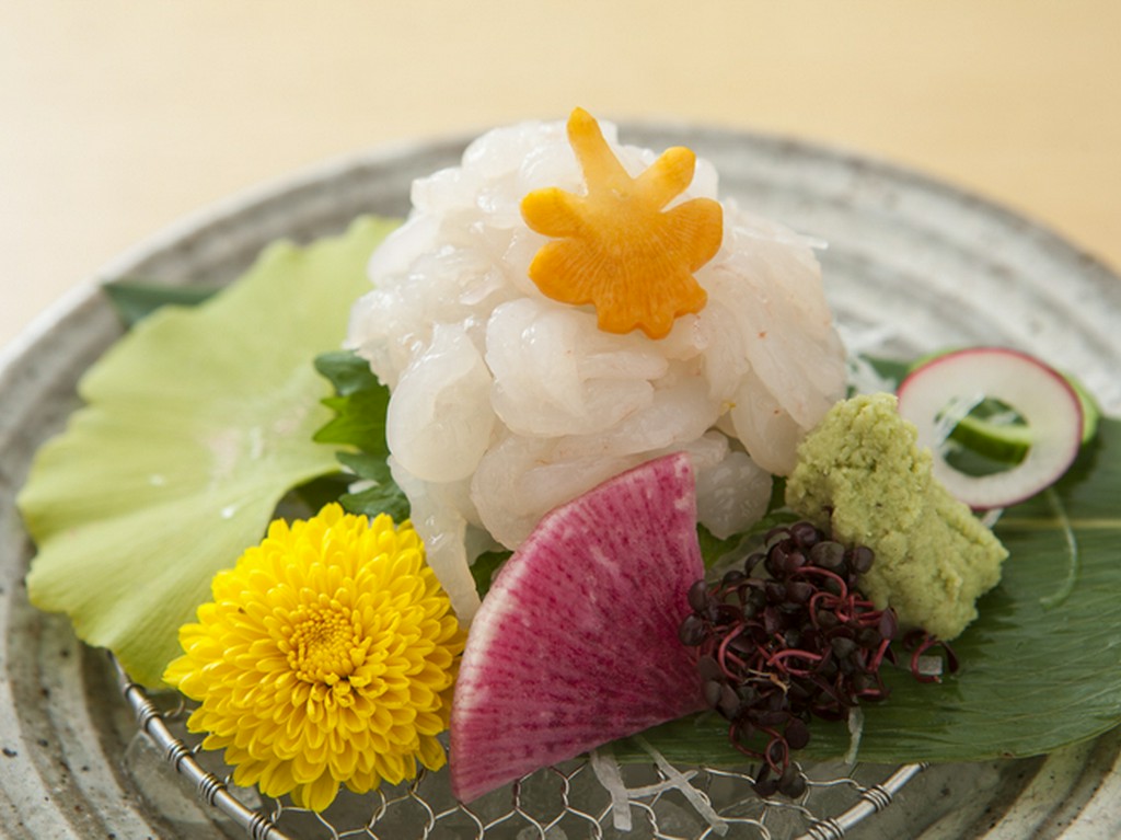 『白えび刺し』は上品な甘みを楽しむことができます