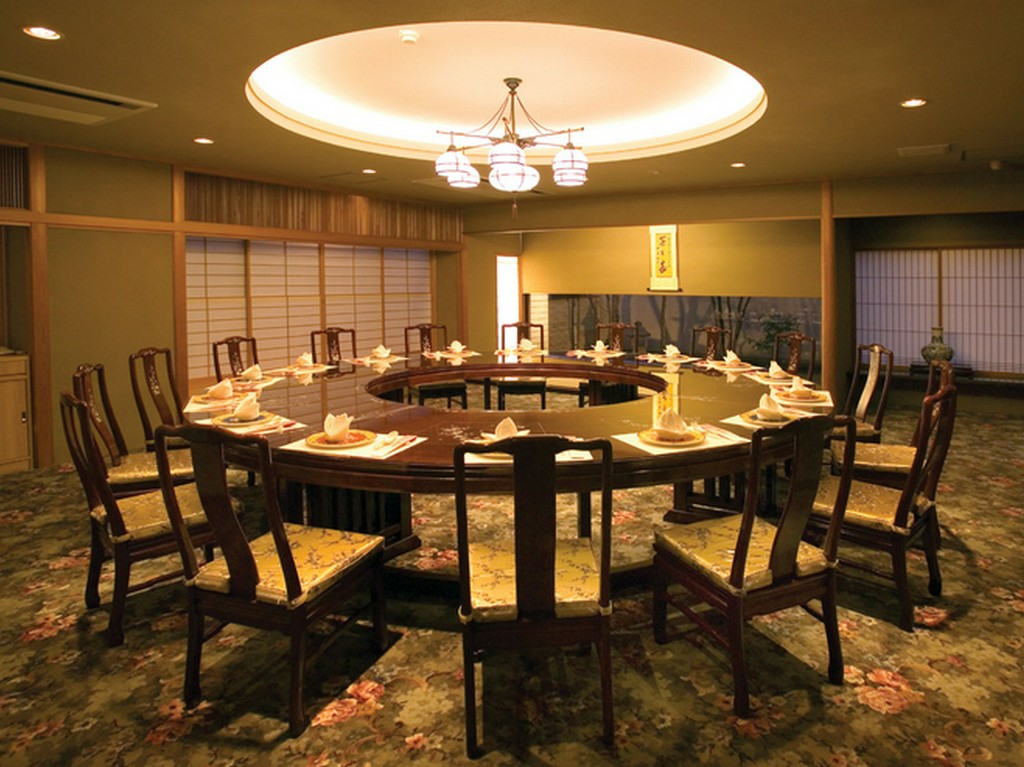 接待や家族の食事会など顔を見ながら食事ができます