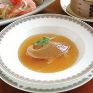 一つ一つを丁寧に、手間をおしまず料理人がつくる渾身の一品。歯ごたえやあく抜きなど、手間暇かかった一品（一名分）。