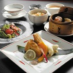・サラダ
・日替わりスープ
・【メイン料理】週替わり海鮮料理
・特製手づくり点心
・チャーハン
・デザート