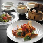 ・サラダ
・日替わりスープ
・【メイン料理】週替わり肉料理
・特製手づくり点心
・チャーハン
・デザート