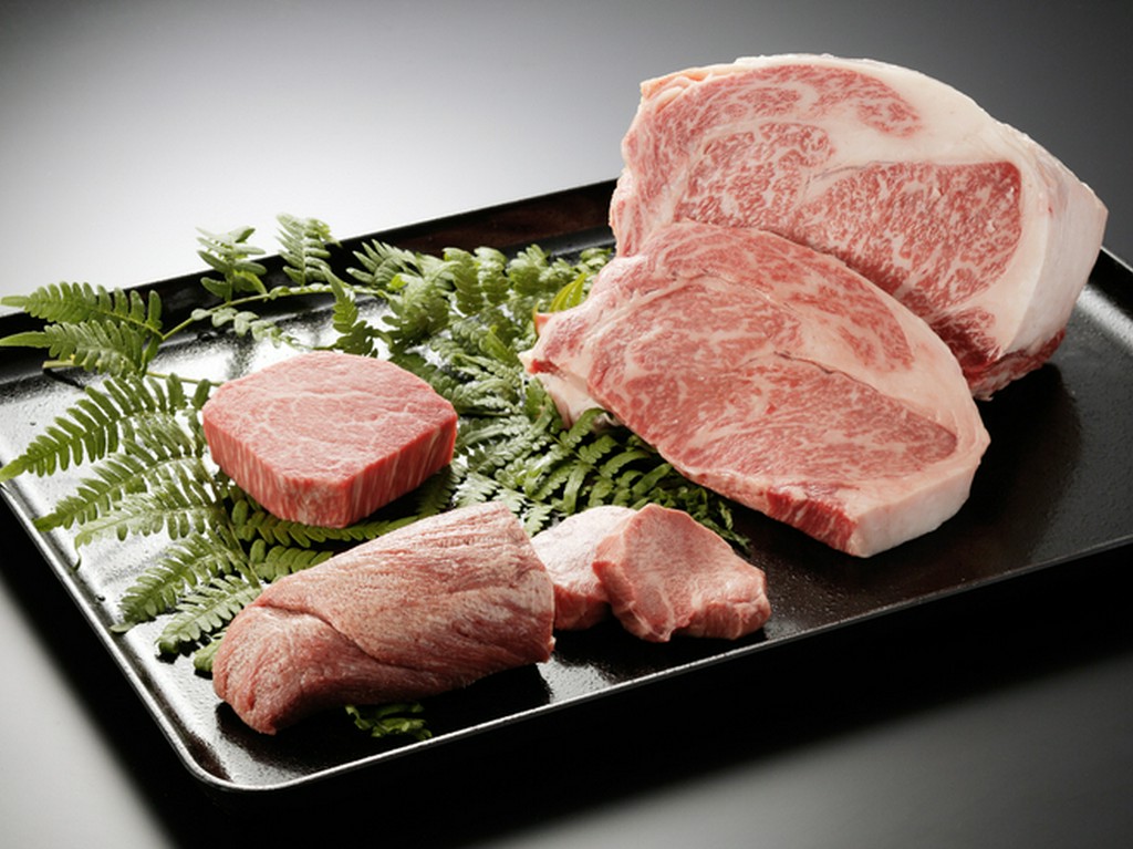 お店独自のルートで入荷する、霜降りが細やかに入った『能登牛』
