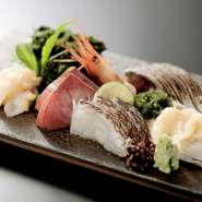 能登牛・能登豚・近江町市場で毎朝仕入れる新鮮な北陸の魚介類・能登島からの朝採れ野菜・地元の加賀野菜などが充実
日替わりメニューも常時約２０種類、ノドグロ・蟹・鰤などの季節食材もご用意いたします。