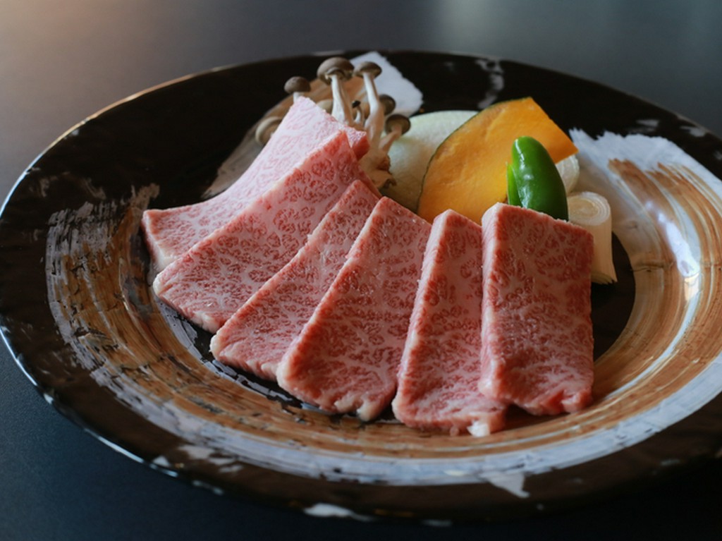 ジューシーな味わい！　A5ランクの部分を使用した食べ応えのある『特上カルビ』