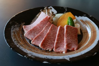 ジューシーな味わい！　A5ランクの部分を使用した食べ応えのある『特上カルビ』