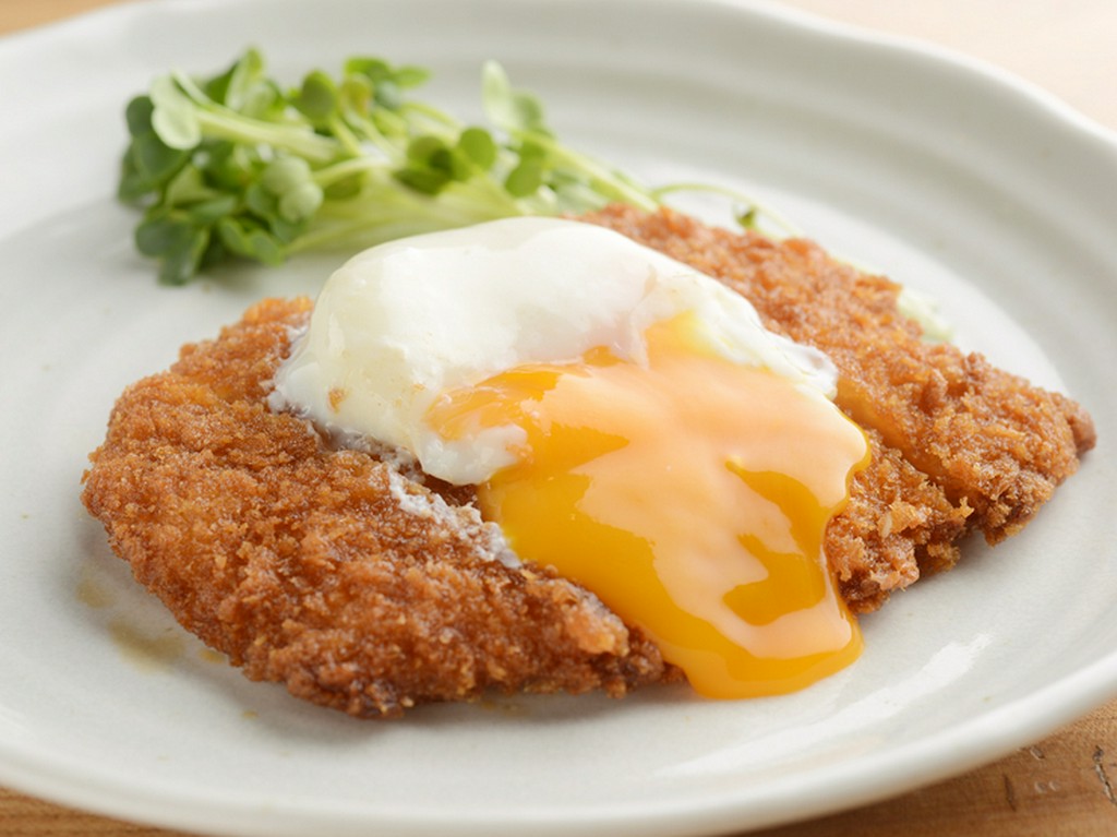 その日一番の鶏に、数十年分の旨みが凝縮したタレを絡めて