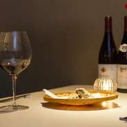 ソムリエが提案するワインと天婦羅のマリアージュ。
天婦羅はコース、単品でご用意しております。