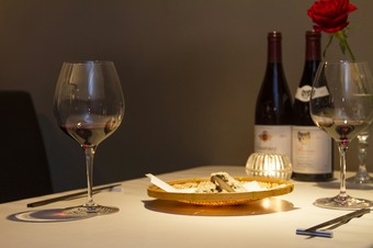 旬の食材を使ったお任せコース。
厳選されたワインとご一緒にどうぞ。