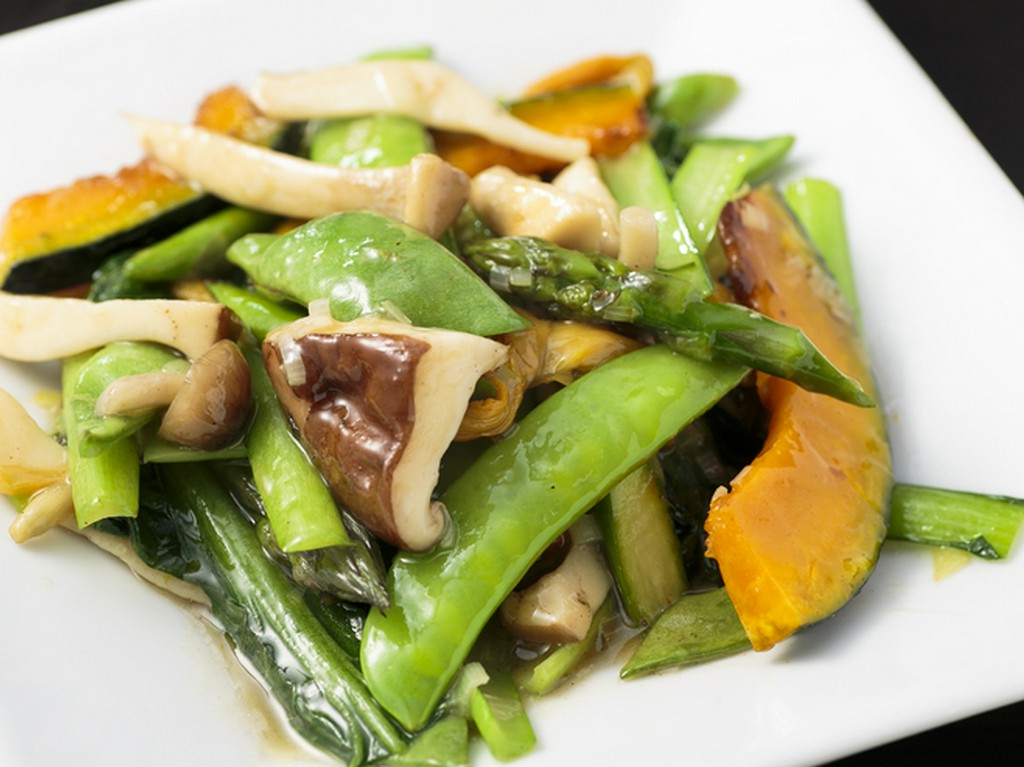 季節の彩り野菜をあっさりと『いろいろ野菜塩炒め』