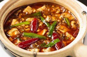 グツグツ＆アツアツで登場する四川風『麻婆豆腐』