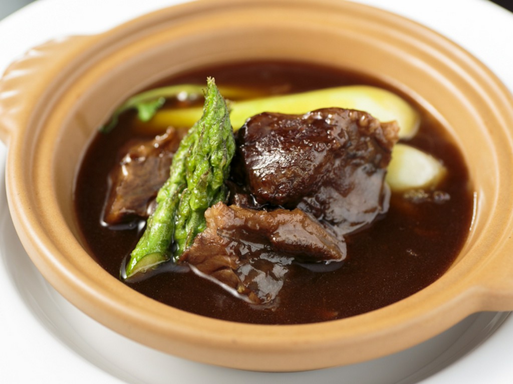 洋のテイストを中華風にアレンジ『牛ほほ肉の正油煮込み』