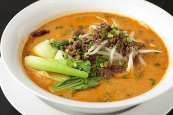 ゴマの香りとピリ辛なスープが絡み合う『坦々麺』