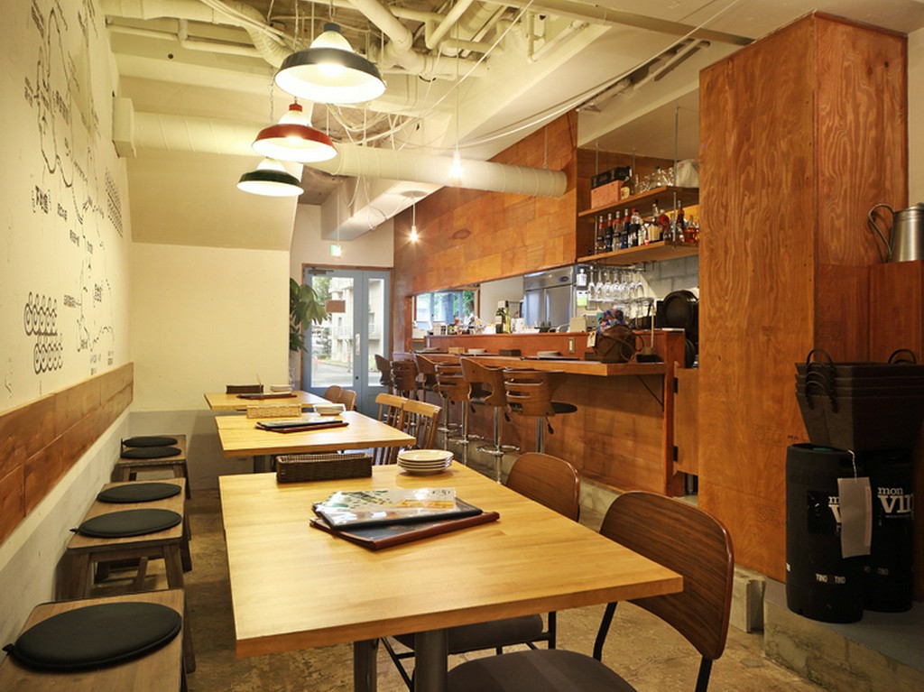 家族連れや女性1人客もくつろげる雰囲気の良い店