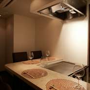 鉄板個室(喫煙可、ランチ3000円、ディナー5000円のお部屋代を頂戴いたします。)