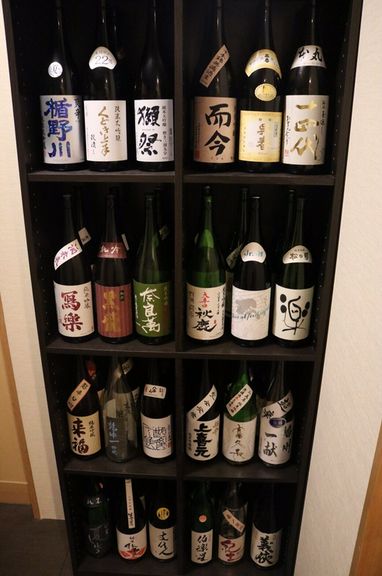 ビール、焼酎、ワインからカクテルまで、お酒の種類も豊富に揃う