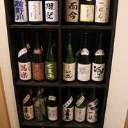 旬の食材とともに、こだわっているのが日本酒。全国各地の地酒を取り揃えており、中でも東北の地酒が各種あります。手に入りにくい銘酒が並ぶこともあり、おすすめをスタッフにお尋ねください。