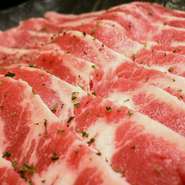 ・コク旨牛カルビ・三元豚カルビ・コク旨リブロース・柔らか豚ロース・味わい濃厚旨ハラミ・せせり葱塩焼・味噌焼ぼんじり・コリコリ豚のタン塩・鶏の塩バジル焼・とんとろ・などなど