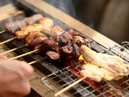 備長炭で香ばしく焼き上げたこだわりのブランド地鶏