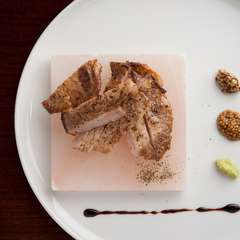 細かなサシが入った肉が驚くほど柔らかい『京丹波高原豚のソテー』