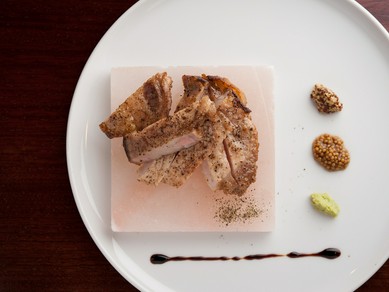 細かなサシが入った肉が驚くほど柔らかい『京丹波高原豚のソテー』