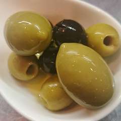 オリーブの盛合せ