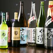 店主自ら足を運んで集めた四季折々の日本酒やプレミアム焼酎など、通年で飲めるお酒もあれば、その時期だけしか飲めないお酒もあります。いろいろ試して、お気に入りを探すのも楽しみの一つです。