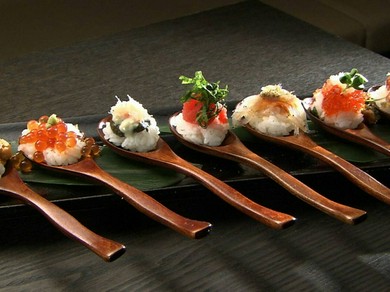 新和食の骨頂、見た目にもインパクト『Ｏne Spoon Sushi 7種盛り合わせ』