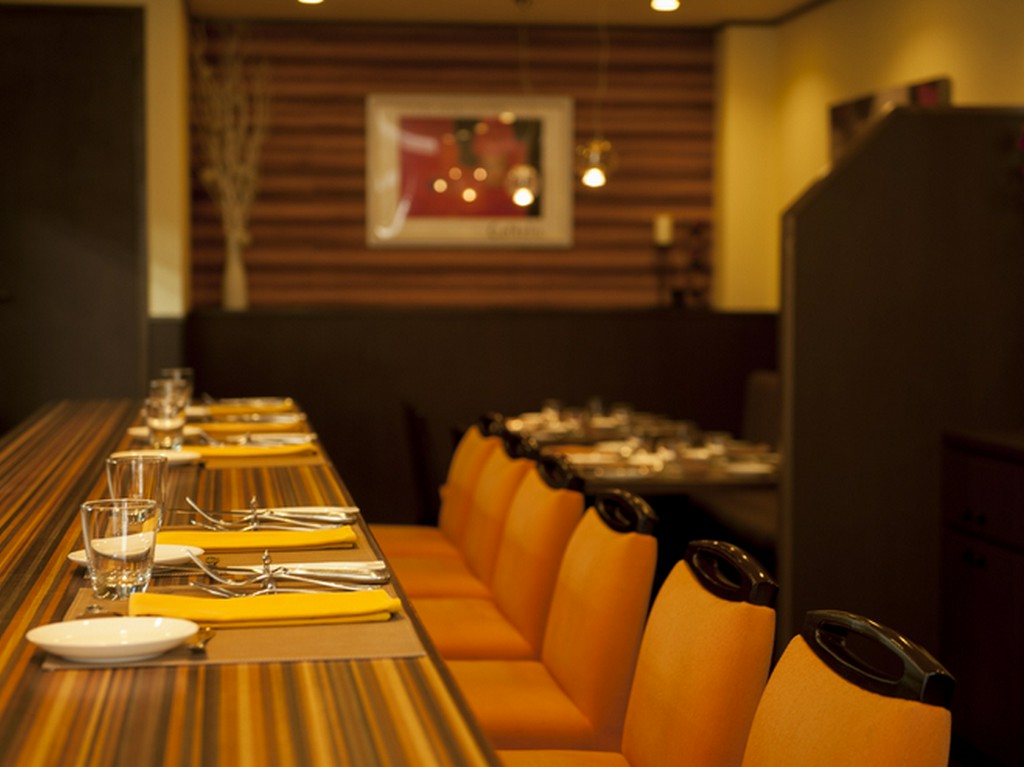 カウンターはキッチンの様子を眺められる特等席