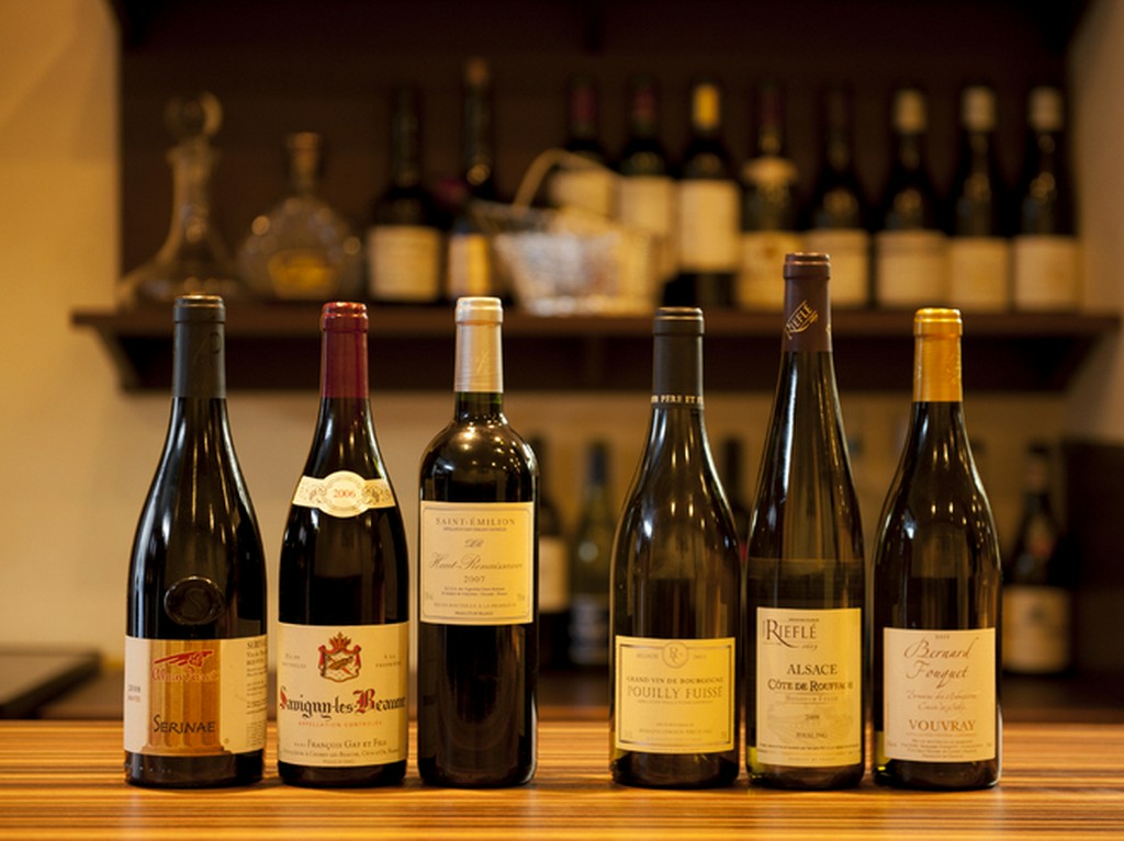 厳選された世界のワインを手頃な値段で味わう