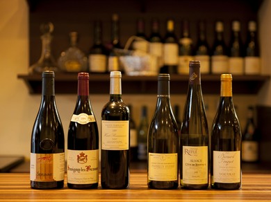 厳選された世界のワインを手頃な値段で味わう