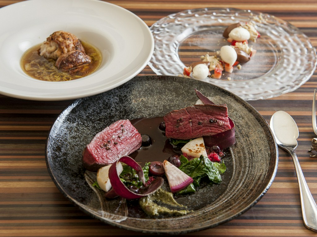 季節の食材で彩られるコース料理の数々