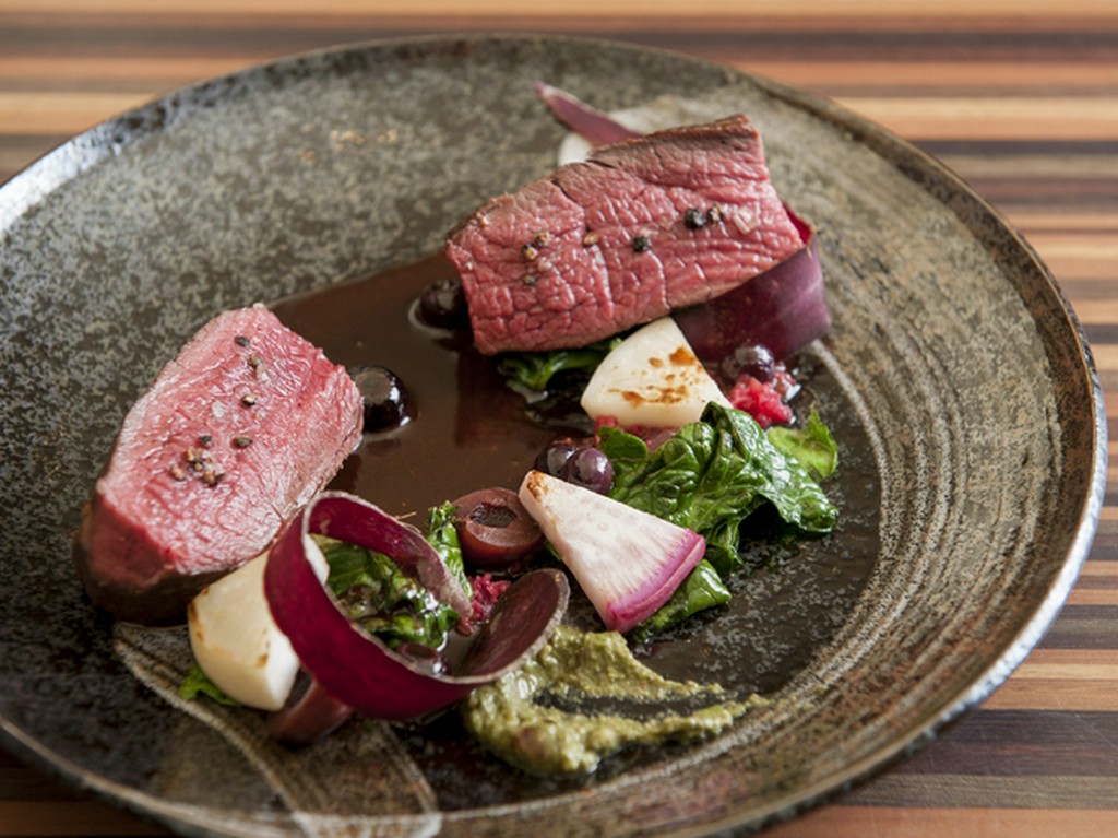 『エゾジカのポワレ ブルーベリーのソース』