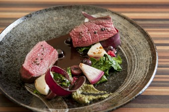 『エゾジカのポワレ ブルーベリーのソース』