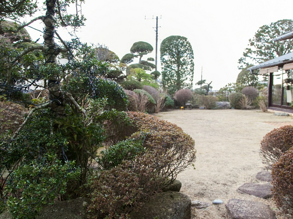 人々で賑わう観光地の喧噪とは無縁。住宅街の一軒家レストラン