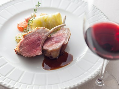 クラシカルな技法が光る『仔羊肉のロースト ジュダニョー』