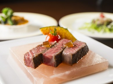 周囲のお客様も一緒にお祝い!　お誕生日ケーキをプレゼント