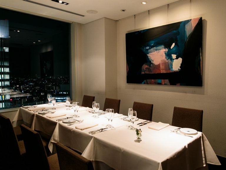 特別感が漂う個室があり、接待や会食、ご家族の集まりなどに最適