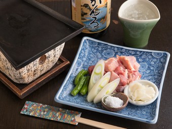 目の前で自ら焼いて！　『みやざき地鶏の鉄板焼き』