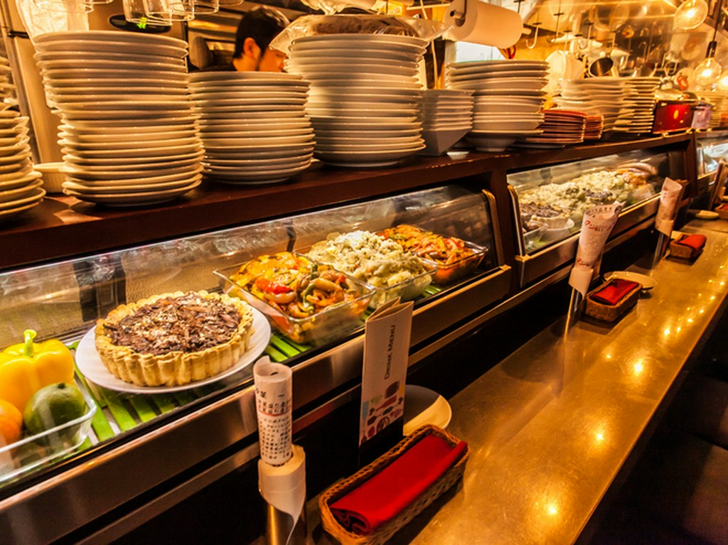 ヨーロッパのバルを再現 本場の雰囲気をご堪能下さい。