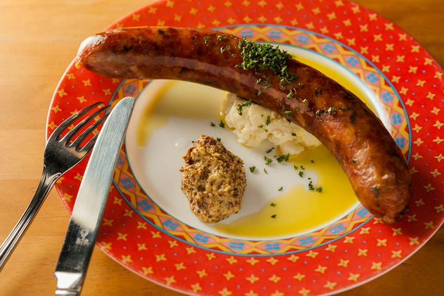 一番人気メニュー!『店仕込み 米沢豚の特大ソーセージ』